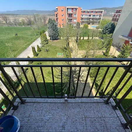 Quiet With A View! Apartament