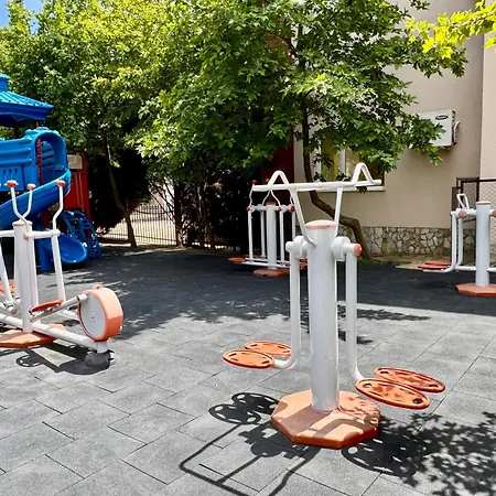 Quiet With A View! Apartament